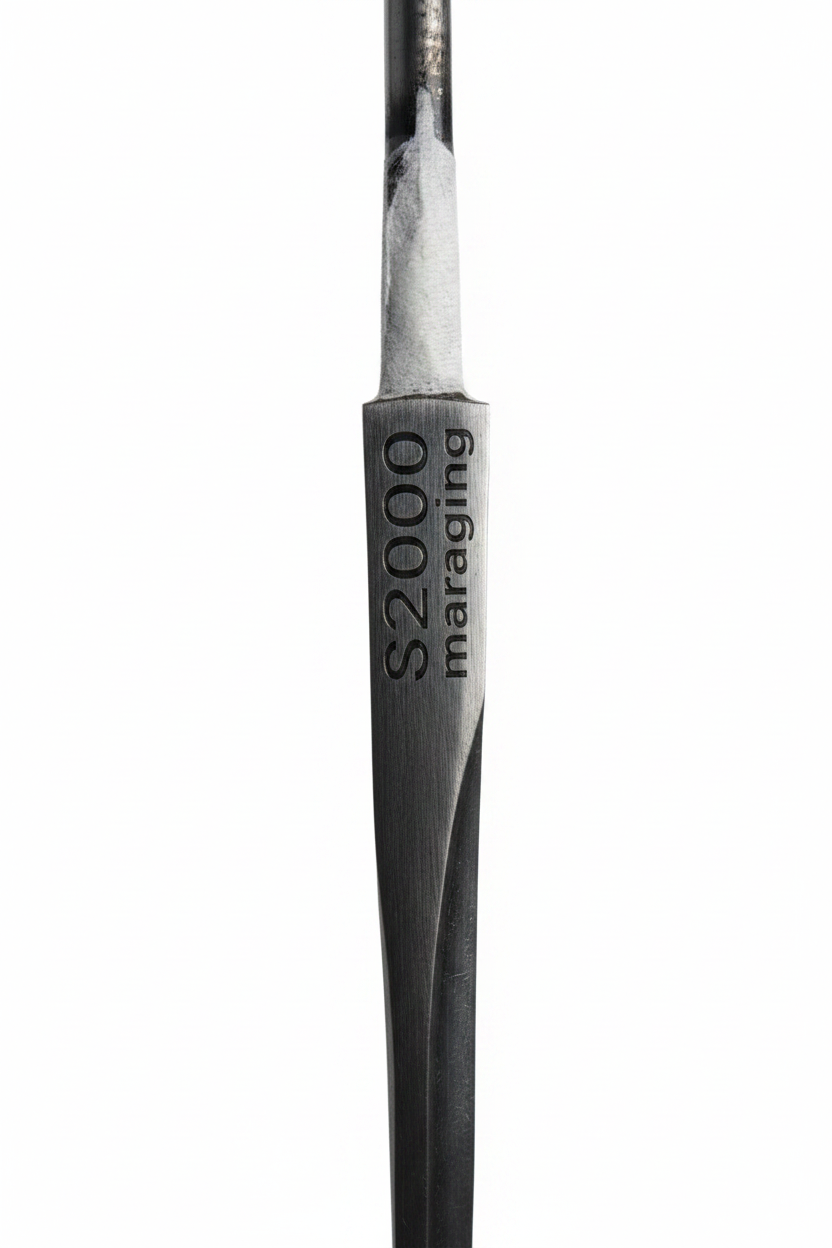 Lame sabre maraging fond blanc