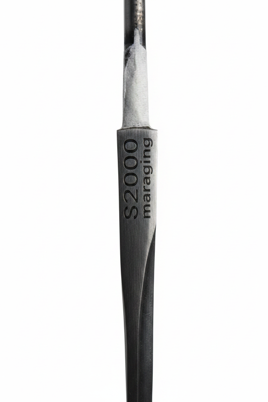 Lame sabre maraging fond blanc